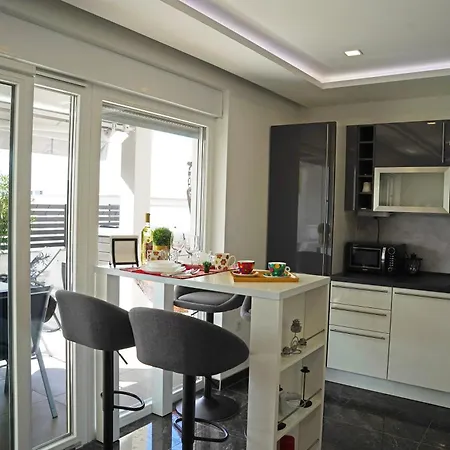 Sobol 'navis' With Private Jacuzzi Daire *