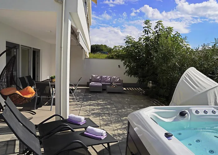 Sobol 'navis' With Private Jacuzzi アパート